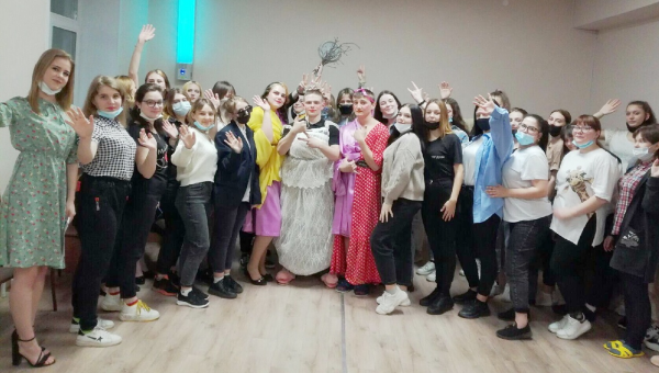 А ну-ка, девушки!